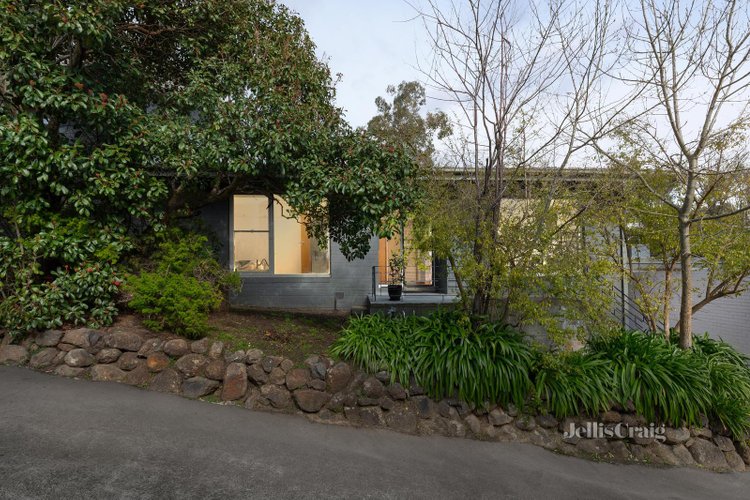 2 666 Main Road Eltham 3095