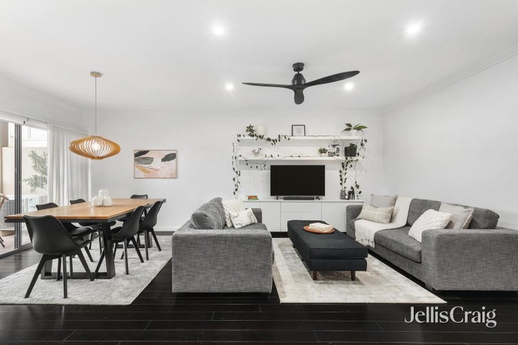 26 781 Whitehorse Road Mont Albert 3127
