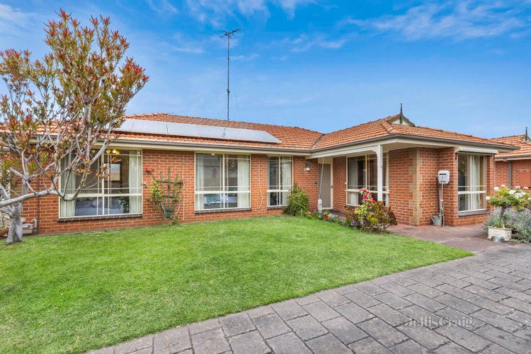 2 69 Hitchcock Avenue Barwon Heads 3227