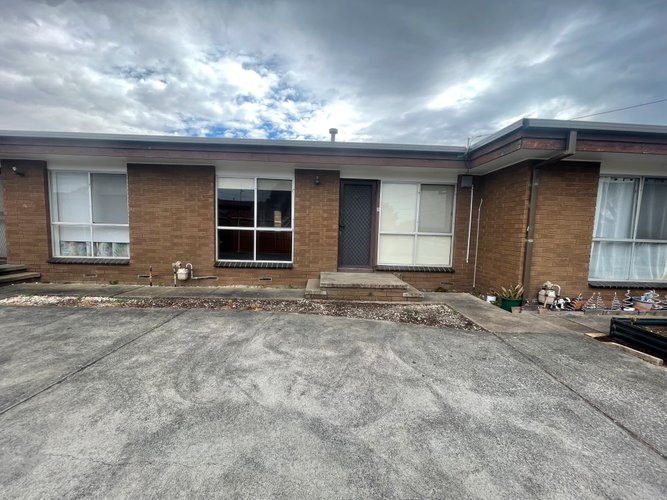 2/7 Bain Court  Newcomb 3219