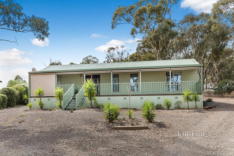 27 Codrington Street Newstead 3462