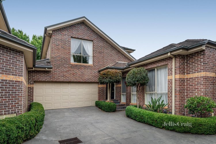 2 7 Devon Court Mount Waverley 3149
