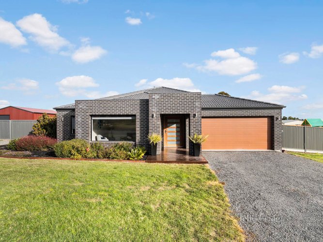 27 Diamond Drive Cardigan Village 3352