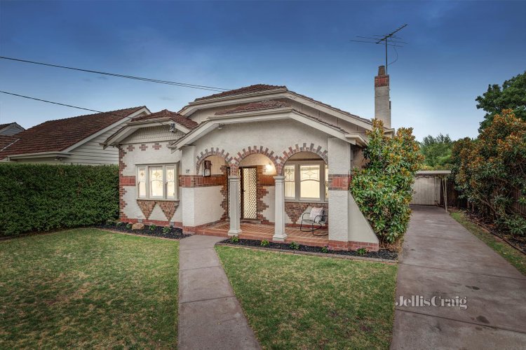 27 Eddys Grove Bentleigh 3204