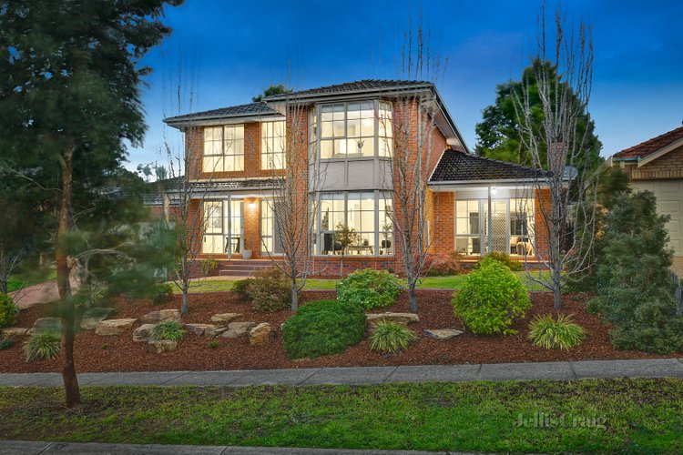 27 Erinne Court St Helena 3088
