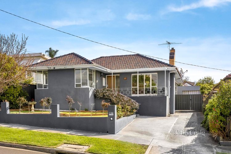 27 Fenacre Street Strathmore 3041