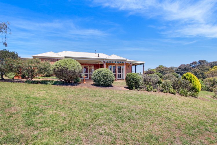 27 Harnham Drive, Bairnsdale