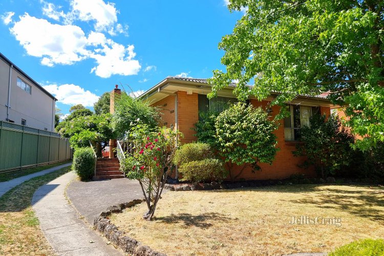 27 Kincumber Drive Glen Waverley 3150
