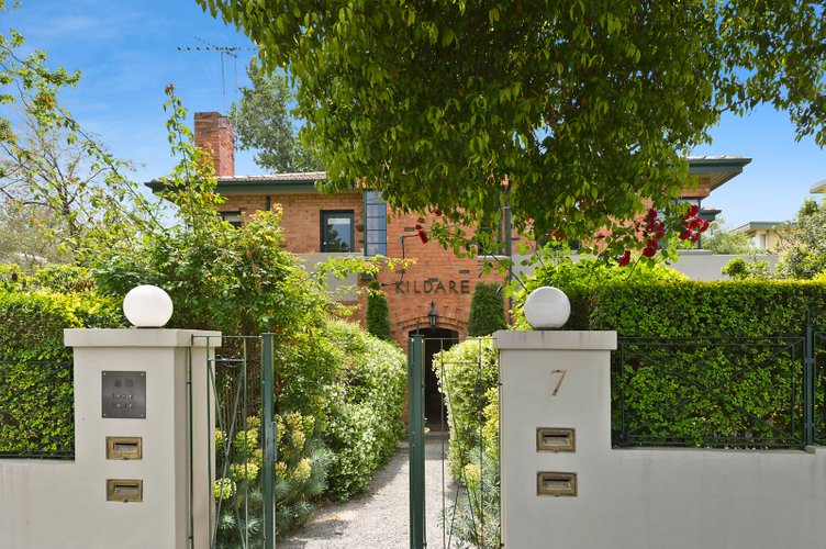 2/7 Lisson Grove Hawthorn 3122