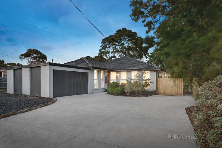 27 Lomond Drive Glen Waverley 3150