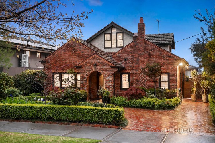 27 McConchie Avenue Kew East 3102