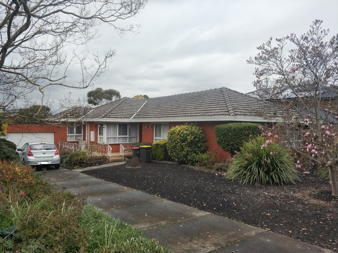 27 Packham Crescent Glen Waverley 3150