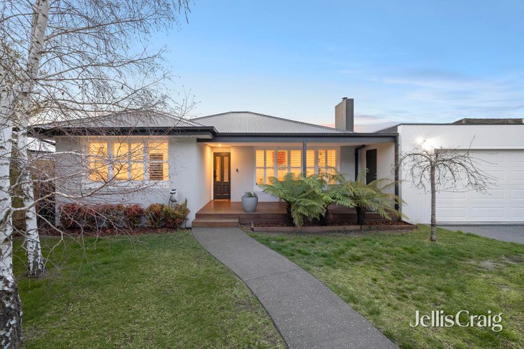 27 Pasadena Crescent Bentleigh East 3165