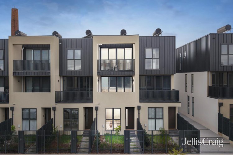 27 Robertson Road Nunawading 3131