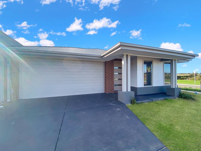 27 Robinson Street Armstrong Creek 3217