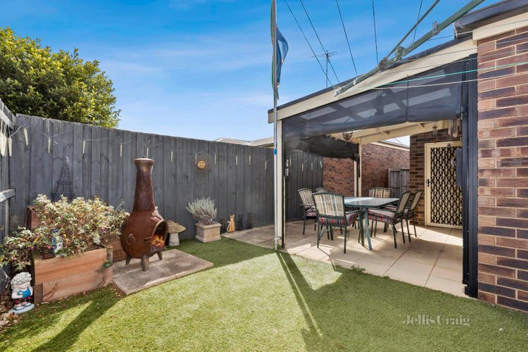 27 Roseview Way St Albans Park 3219