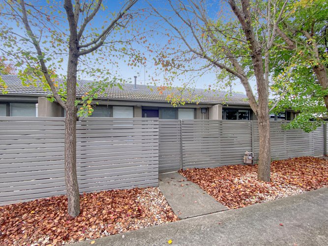 2/7 Stafford Street Herne Hill 3218