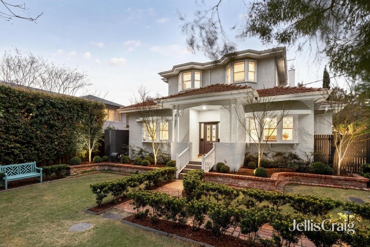 27 Valley Parade Glen Iris 3146