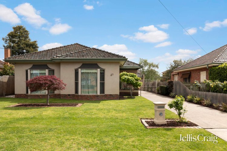27 Wickham Grove Strathmore 3041