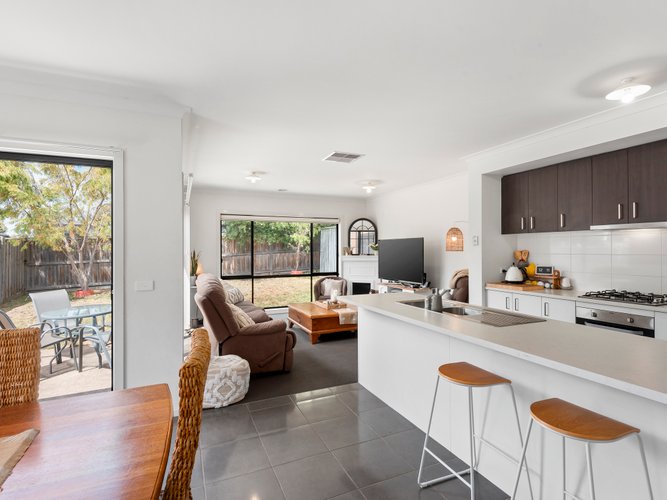 27 Wurrook Circuit North Geelong 3215
