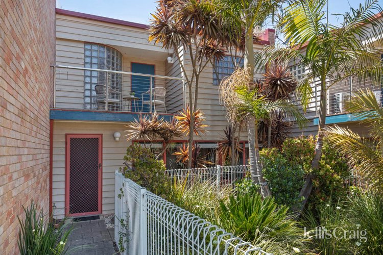 2 71 Geelong Road Torquay 3228