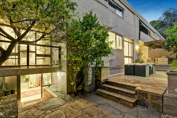2/71 Lansell Road Toorak 3142