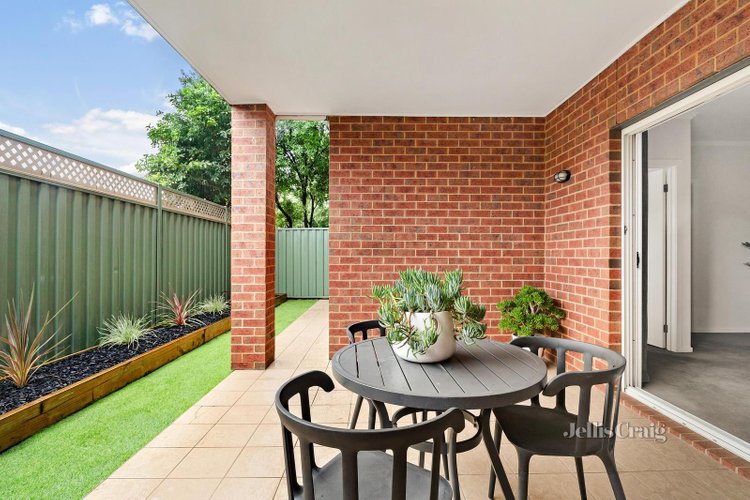 27 2 Newmarket Way Flemington 3031