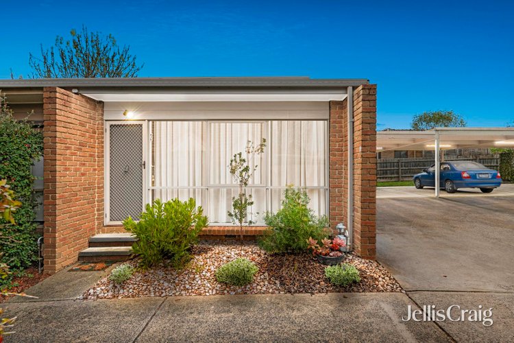2 73 Cave Hill Road Lilydale 3140