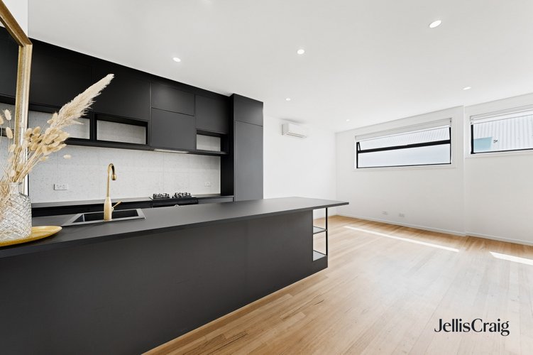 2/74 Nott Street Port Melbourne 3207