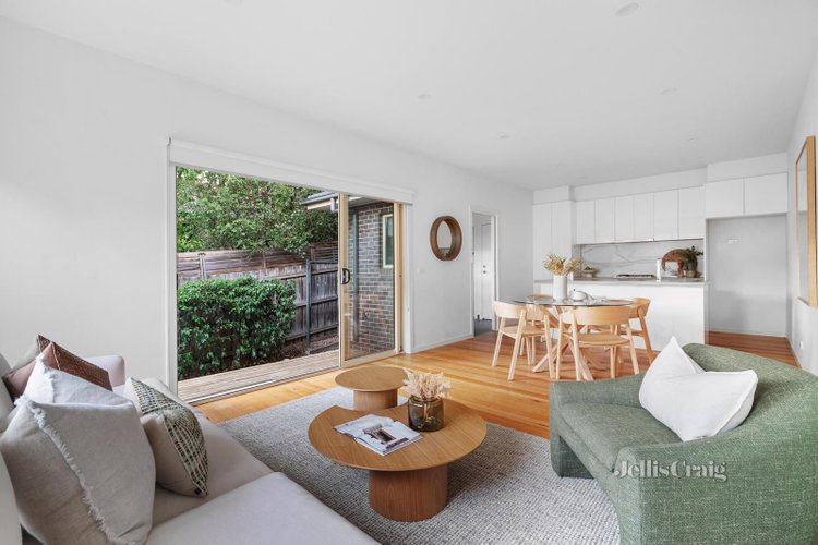 2 74 Sherbourne Road Montmorency 3094