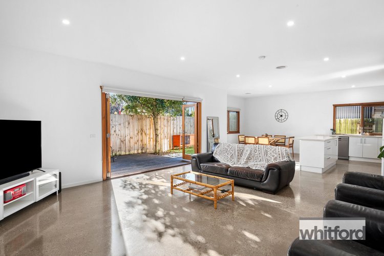 2/74 West Fyans Street, Newtown