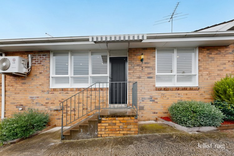 2/8 Arthur Street  Aberfeldie 3040