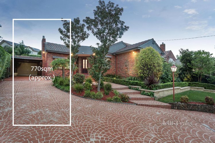 28 Charteris Drive Ivanhoe East 3079