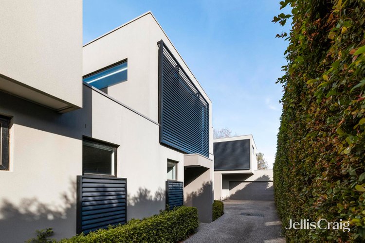 2 8 Deborah Avenue Bentleigh East 3165