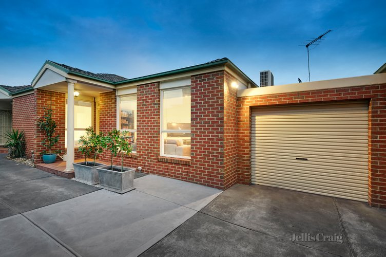 2/8 Fairbank Road Bentleigh 3204