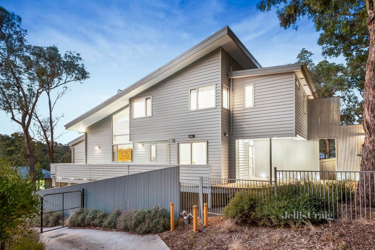 2 808 Heidelberg Kinglake Road Hurstbridge 3099