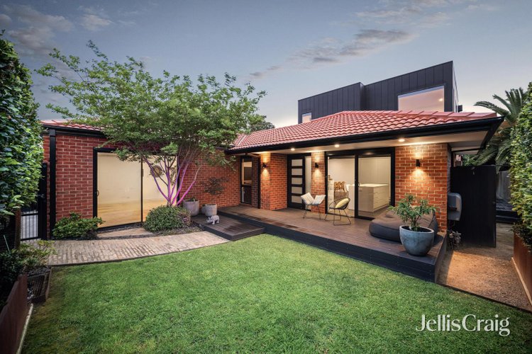 2 82 Lochiel Avenue Edithvale 3196