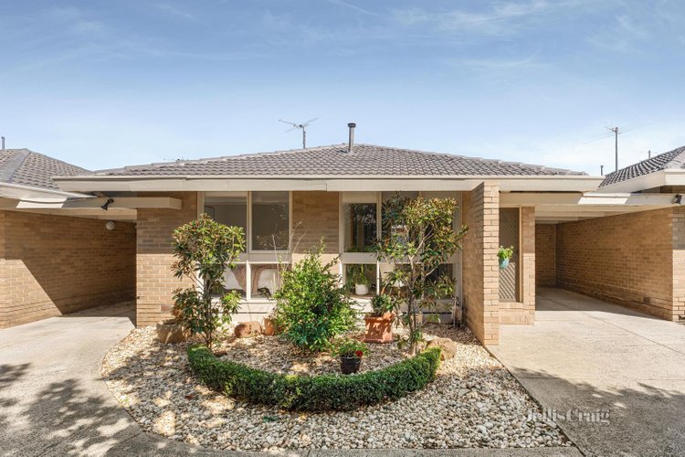 2 82 Warrigal Road Parkdale 3195
