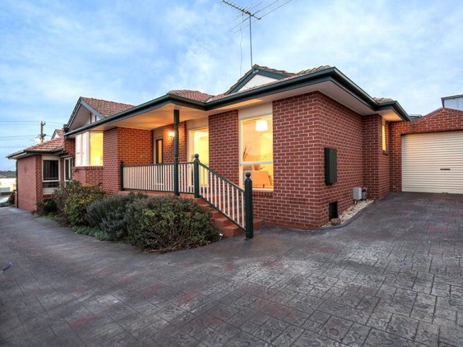 2 88 Woodland Street Strathmore 3041