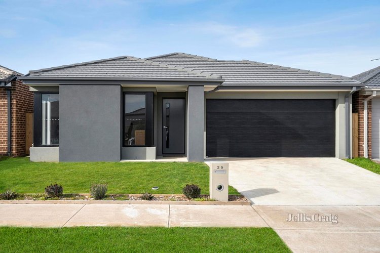 29 Callistemon Circuit Lara 3212