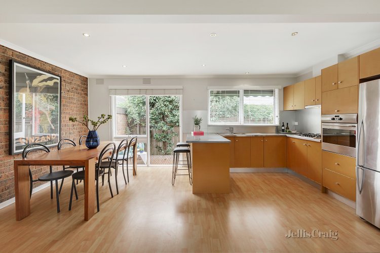 2/9 Erica Avenue Glen Iris 3146