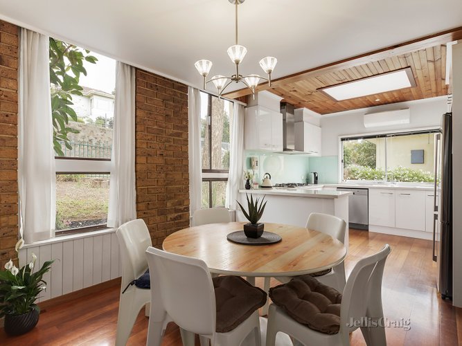 29 Greenbank Crescent Pascoe Vale South 3044