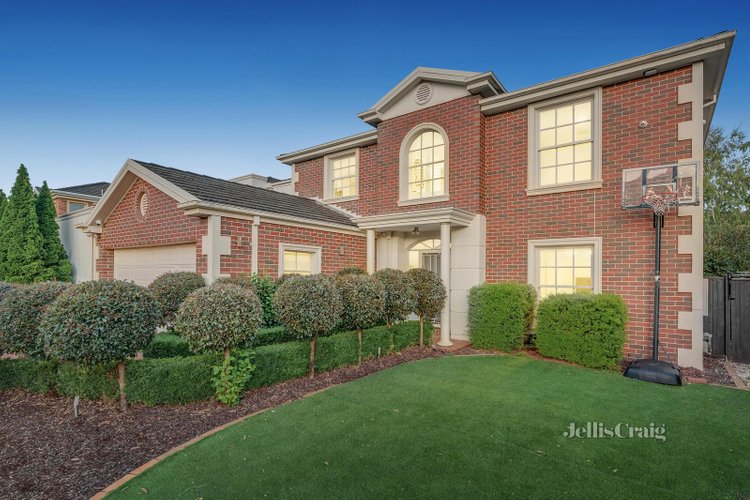 29 Huntingtower Crescent Mount Waverley 3149