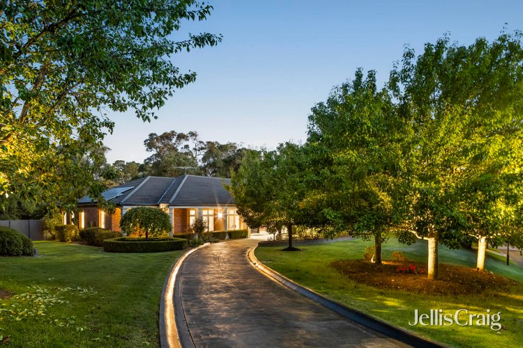 29 Knees Road Park Orchards 3114