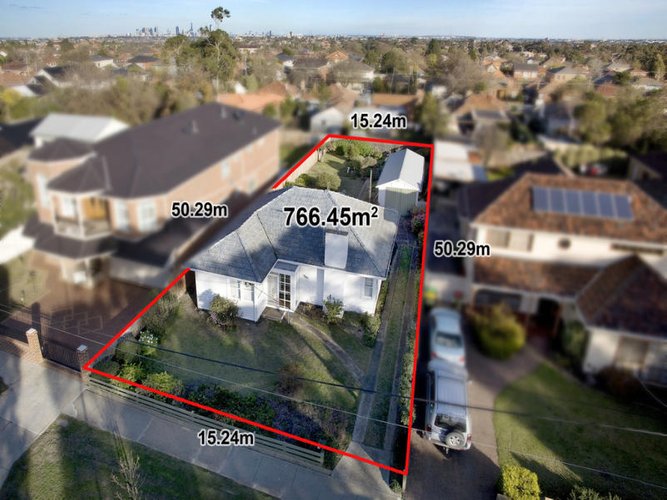 29 LLOYD Street Strathmore 3041