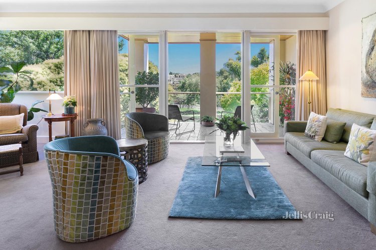 2 91A Grange Road Toorak 3142