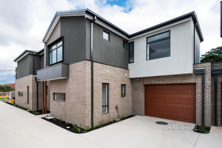 2 92 Power Street St Albans 3021