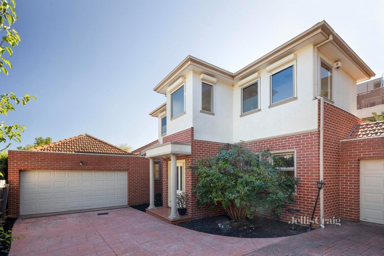 2 925 Doncaster Road Doncaster East 3109