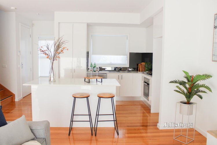 2 95 Northumberland Road Pascoe Vale 3044