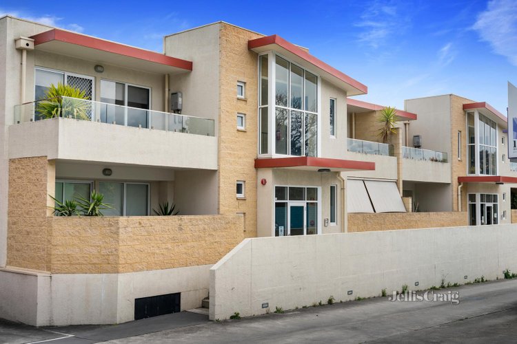 2 97 Canterbury Road Heathmont 3135
